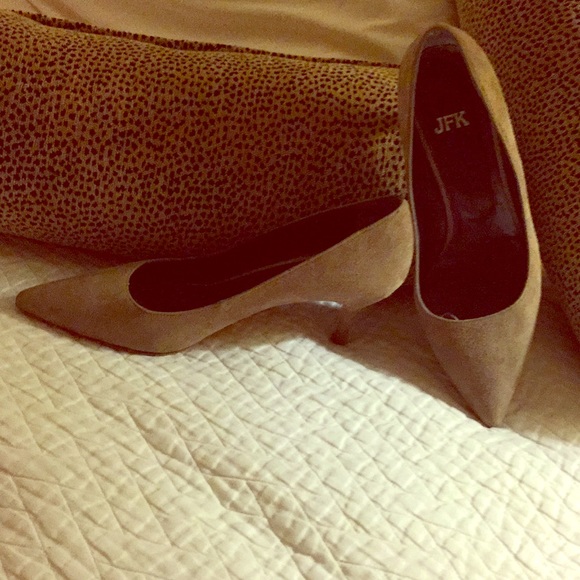 The perfect taupe suede pump. - Picture 1 of 4